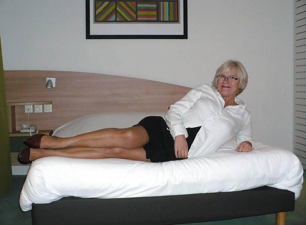 25P Mature Beauty - Annick 1