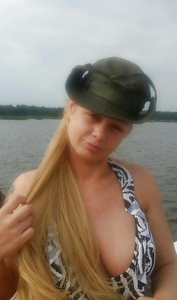 12P Busty Russian Woman 770