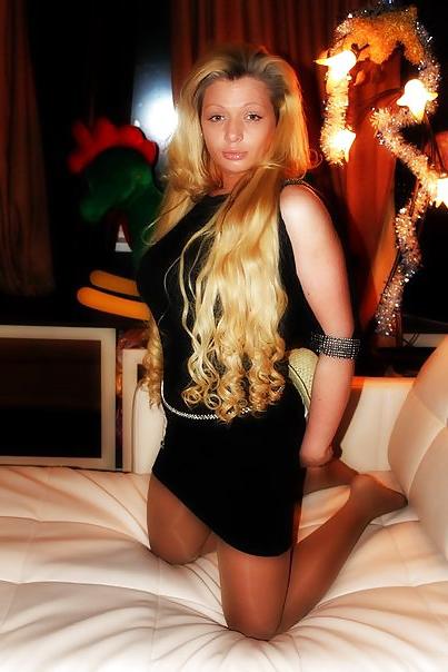 12P Busty Russian Woman 770