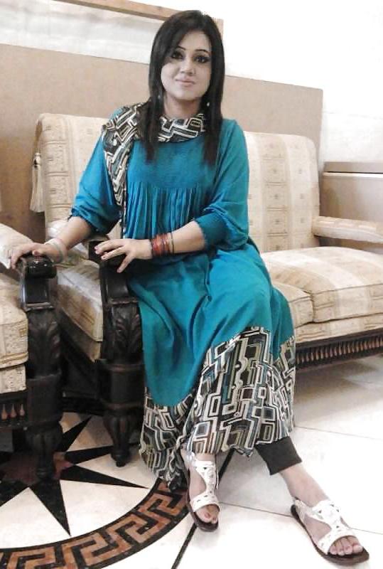 24P Delicious Muslim MILFs 3, Who Would You FUCK & How?