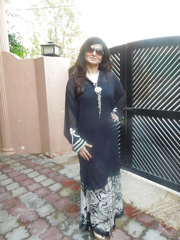 24P Delicious Muslim MILFs 3, Who Would You FUCK & How?