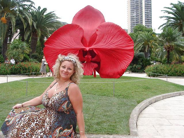 11P Busty Russian Woman 1074