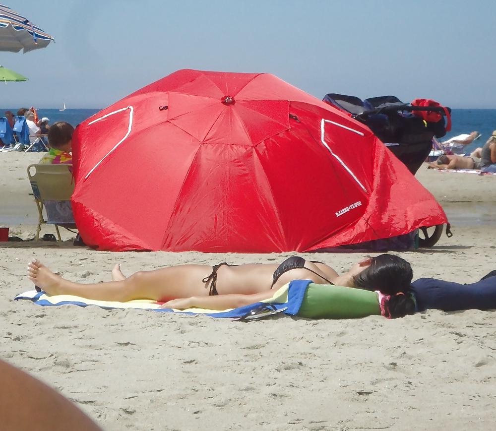 4P Hot Girl At The Beach