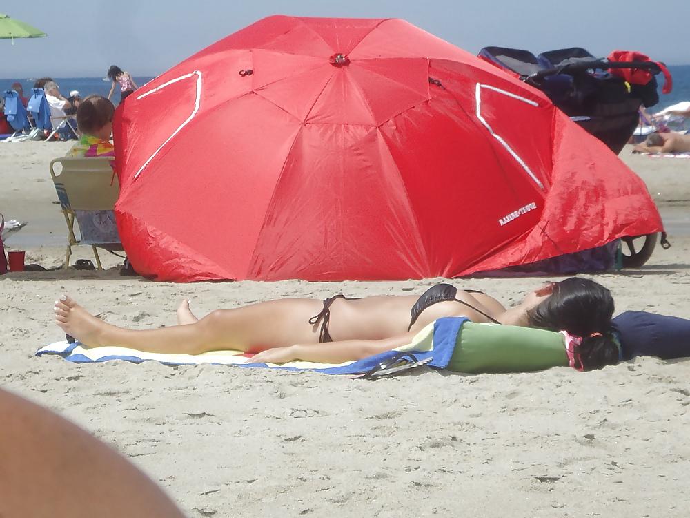 4P Hot Girl At The Beach