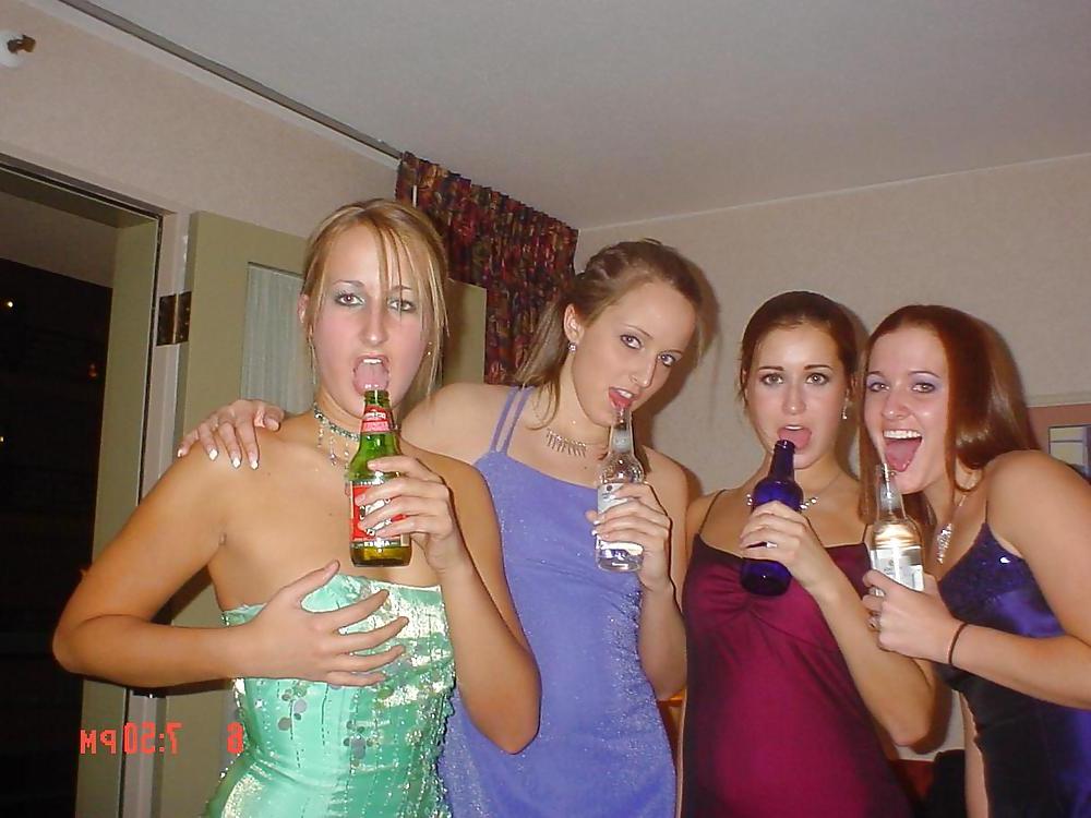 25P Naked Party teens