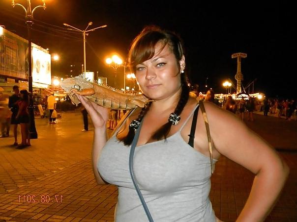 14P Busty Russian Woman 1089
