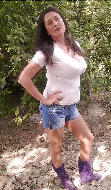 9P Busty Russian Woman 529
