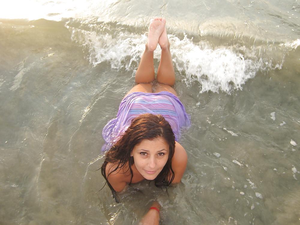 25P Romanian girl that likes to cheat on her BF