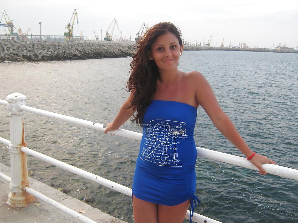 25P Romanian girl that likes to cheat on her BF
