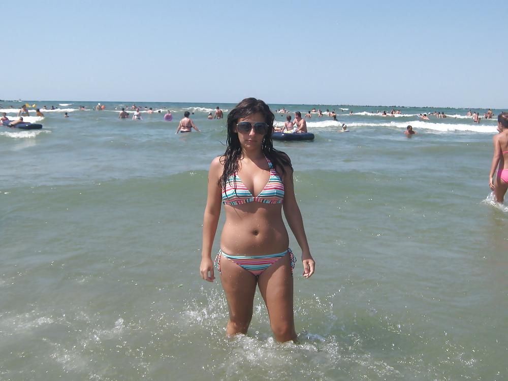 25P Romanian girl that likes to cheat on her BF