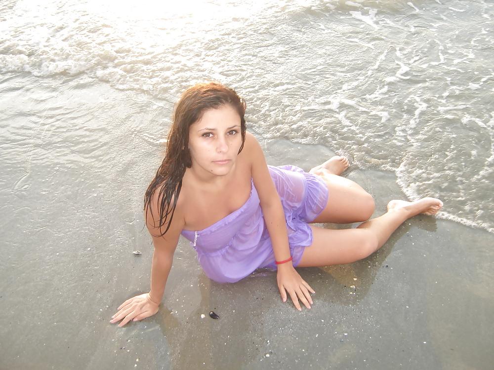 25P Romanian girl that likes to cheat on her BF