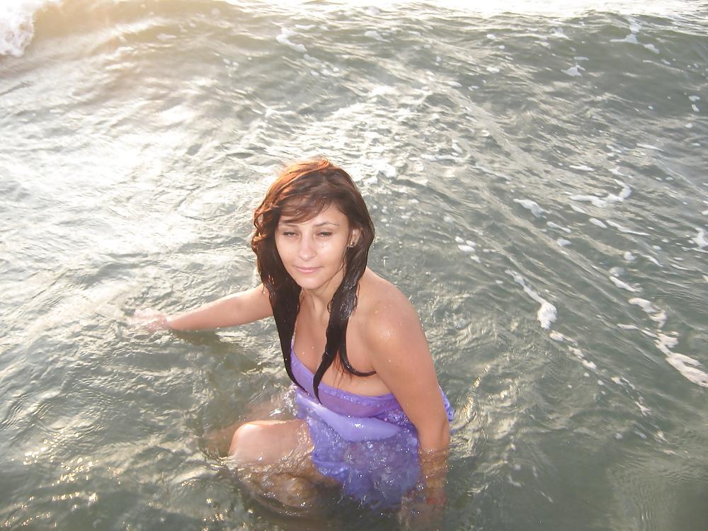 25P Romanian girl that likes to cheat on her BF