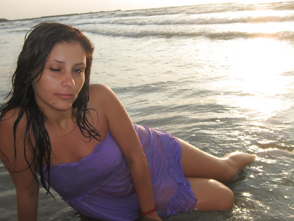 25P Romanian girl that likes to cheat on her BF
