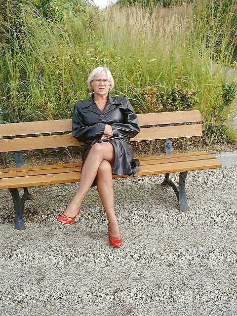 25P Mature Beauty - Annick 19