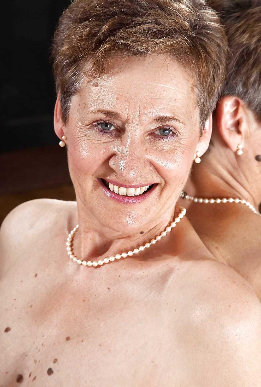 25P Mature Beauty - Dee 1