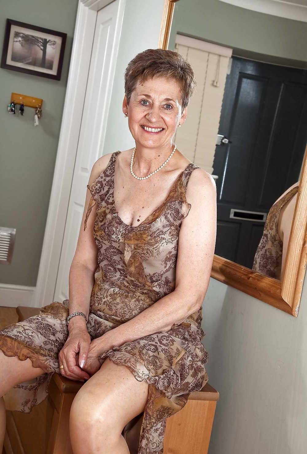 25P Mature Beauty - Dee 1