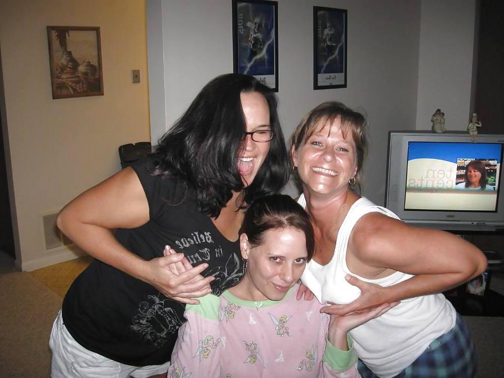 25P Mature Brunette Self Shots