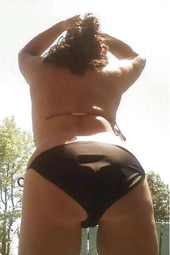 25P Mature Brunette Self Shots