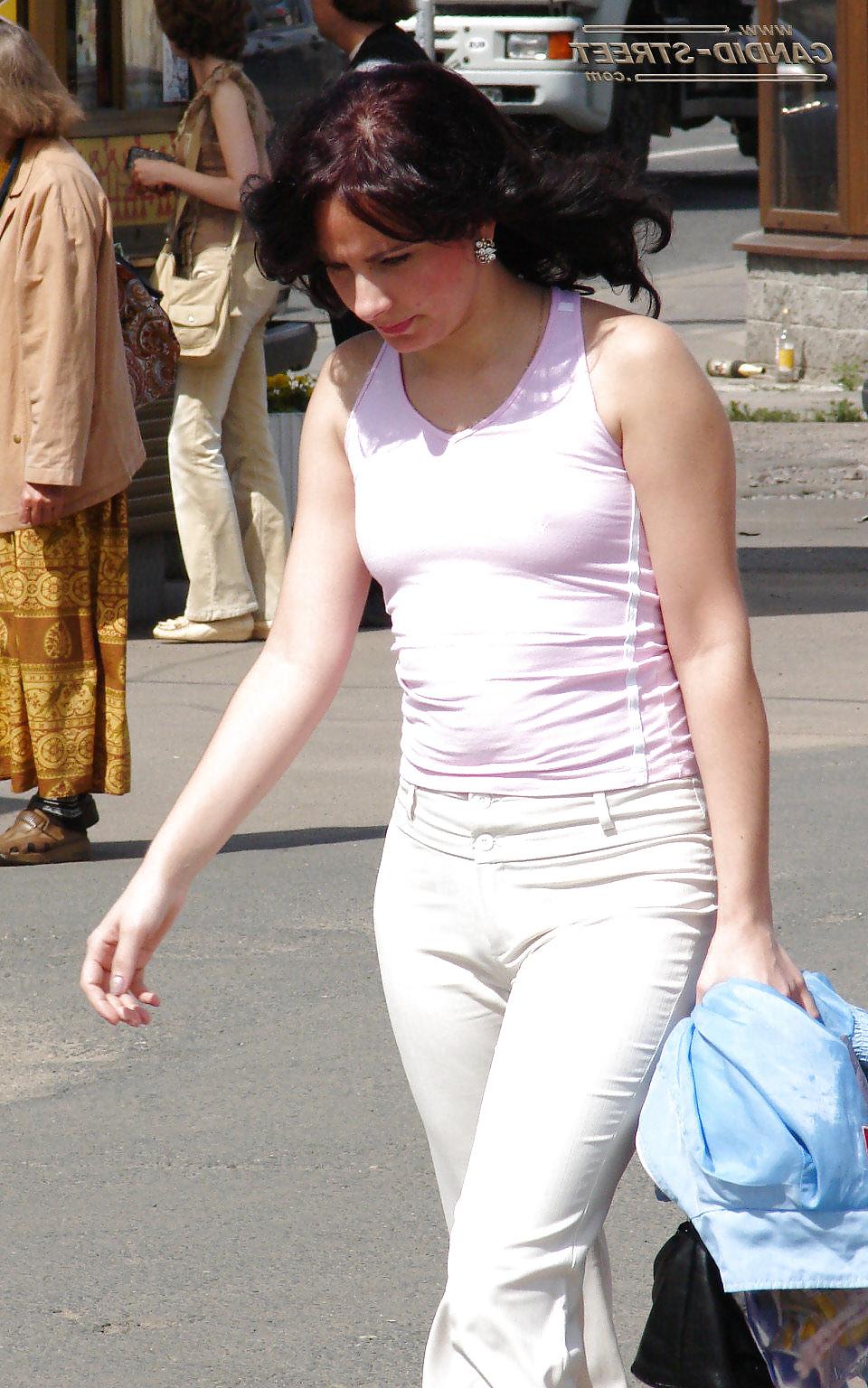 25P Nipples - Pokies - Braless - Downblouse