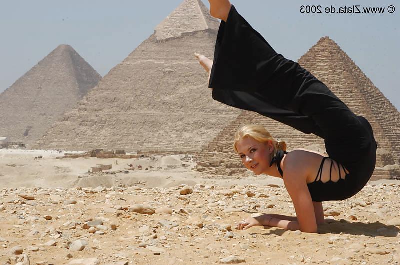 25P Massive pussy mound on skinny flexible blonde.