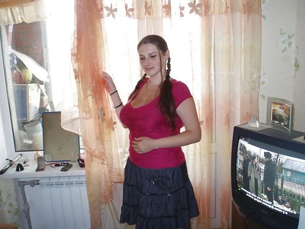 16P Busty Russian Woman 574