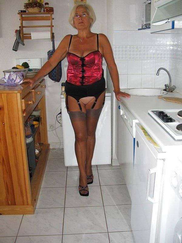 25P Mature Beauty - Annick 17