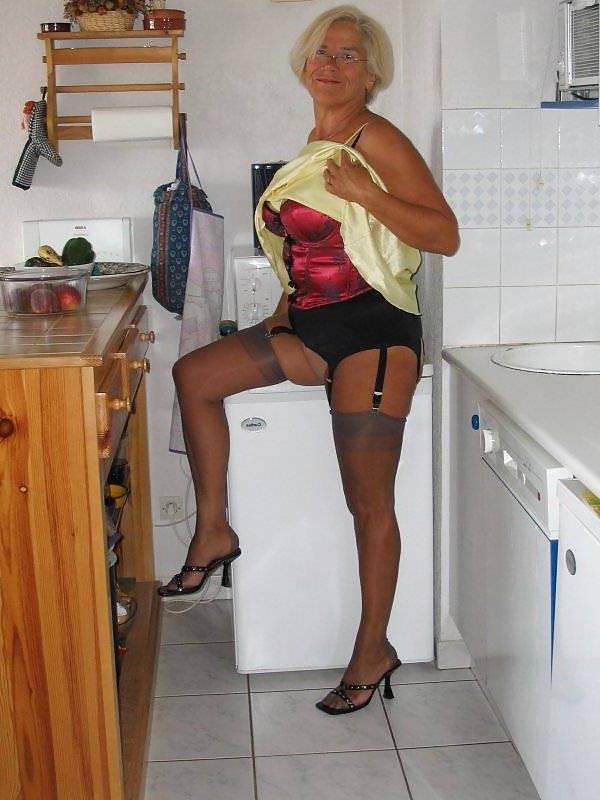 25P Mature Beauty - Annick 17