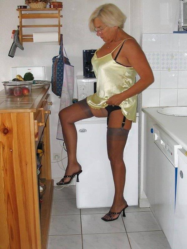 25P Mature Beauty - Annick 17