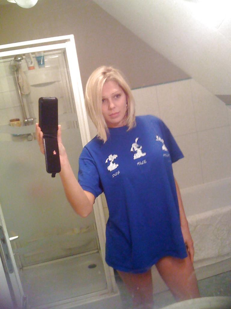 13P Blonde MILF Self Pics