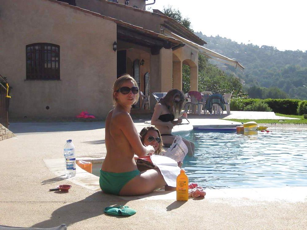 25P Girls on vacation