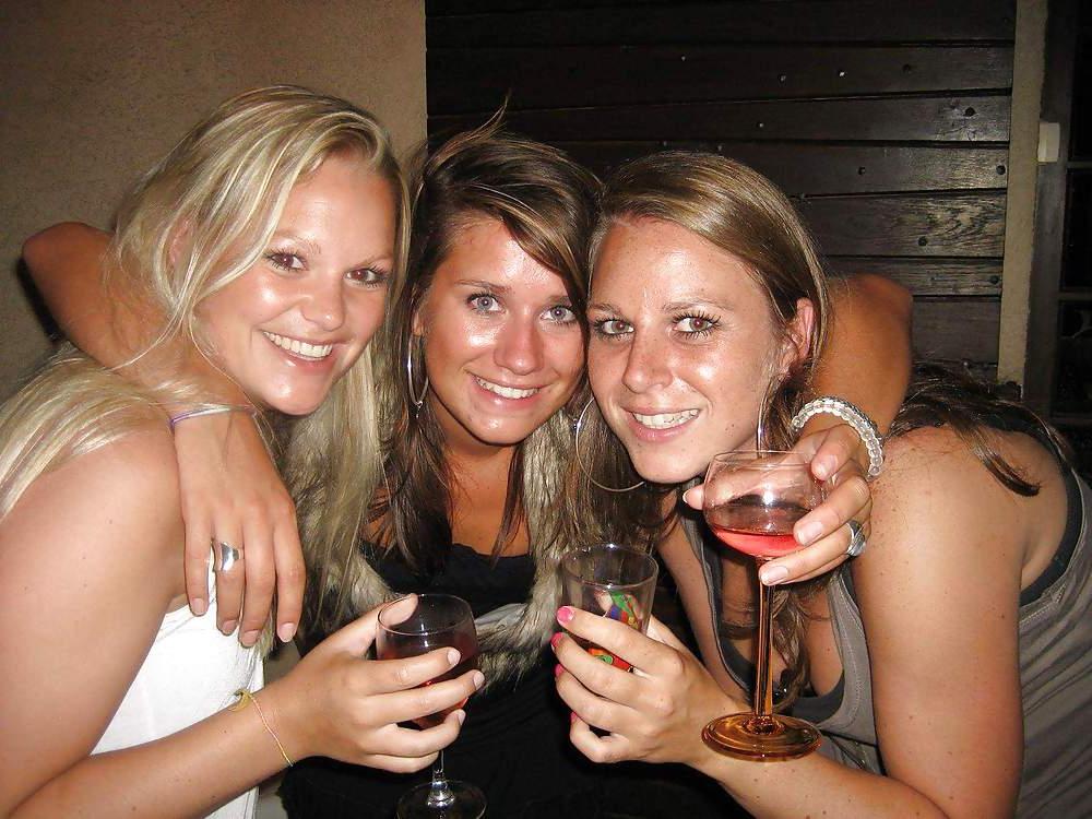 25P Girls on vacation