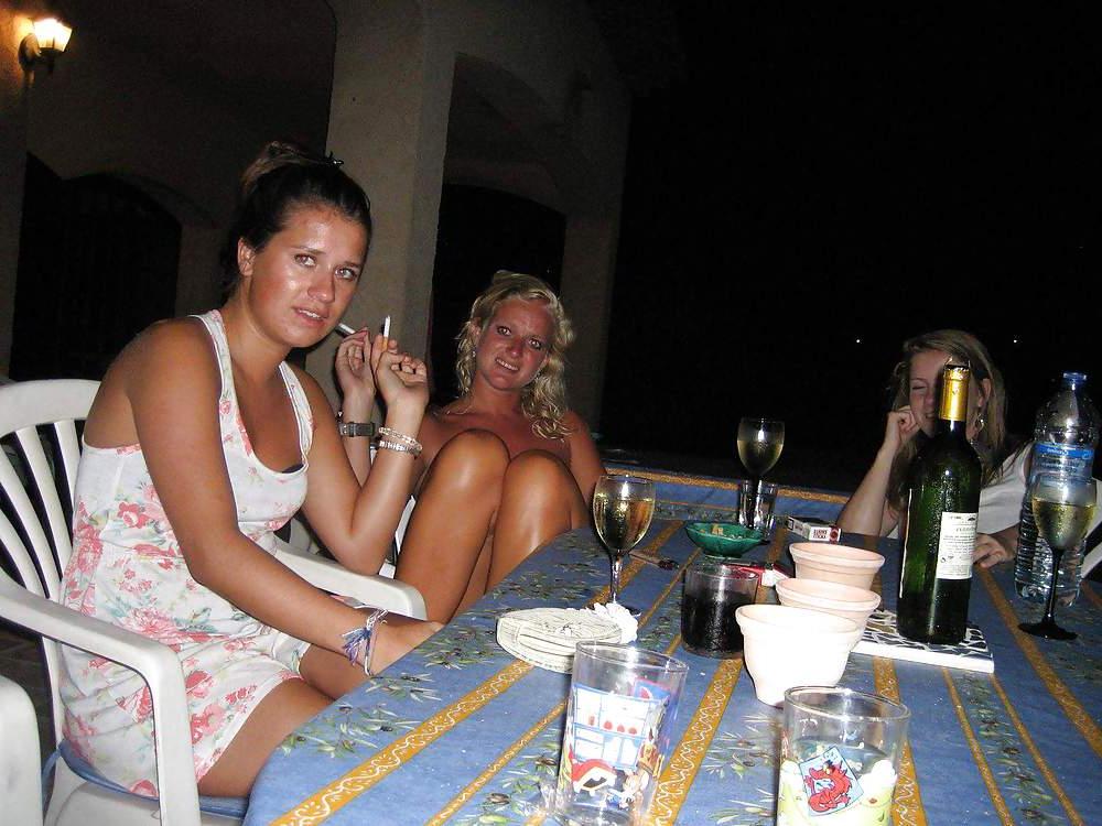 25P Girls on vacation