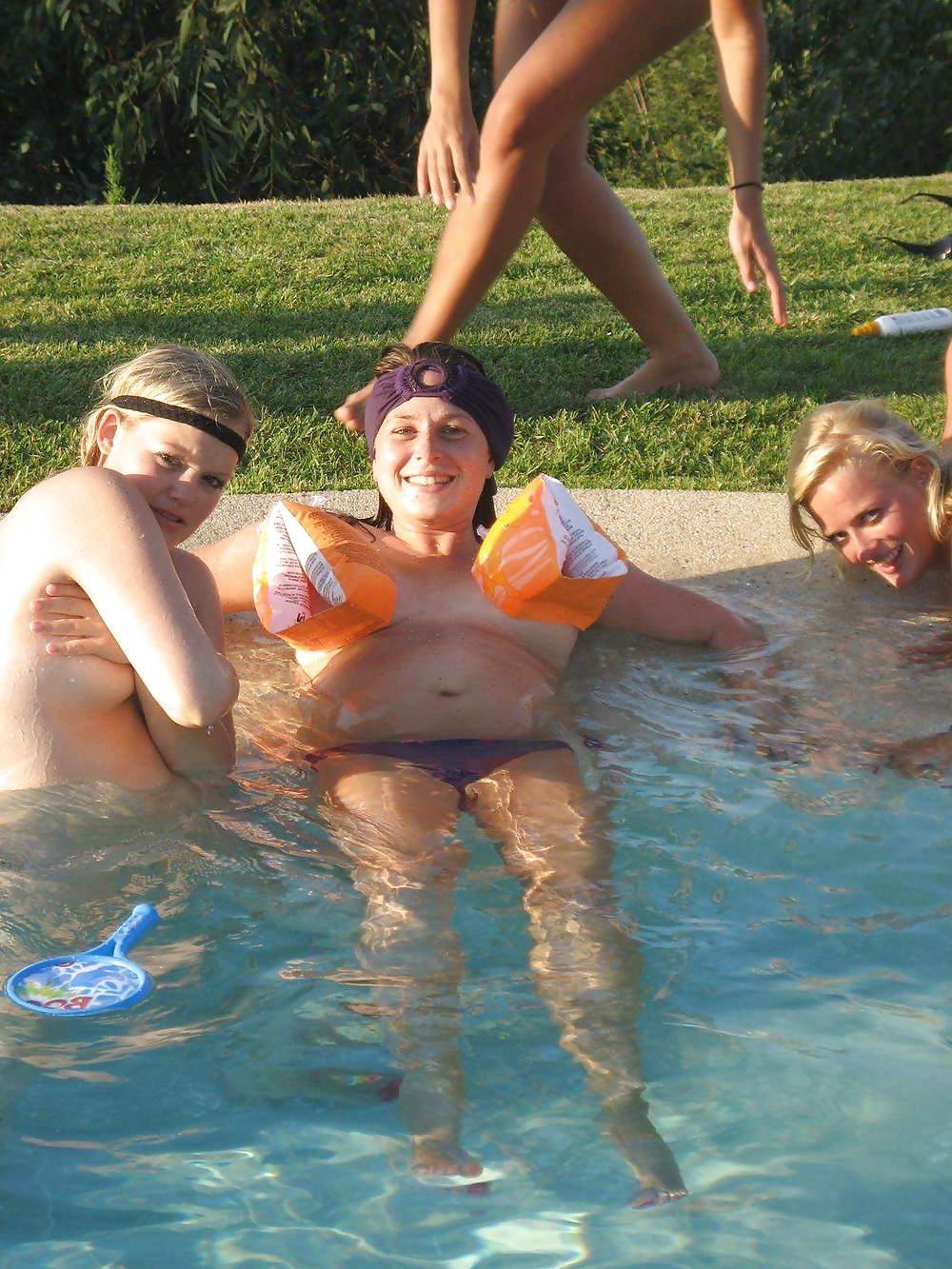25P Girls on vacation