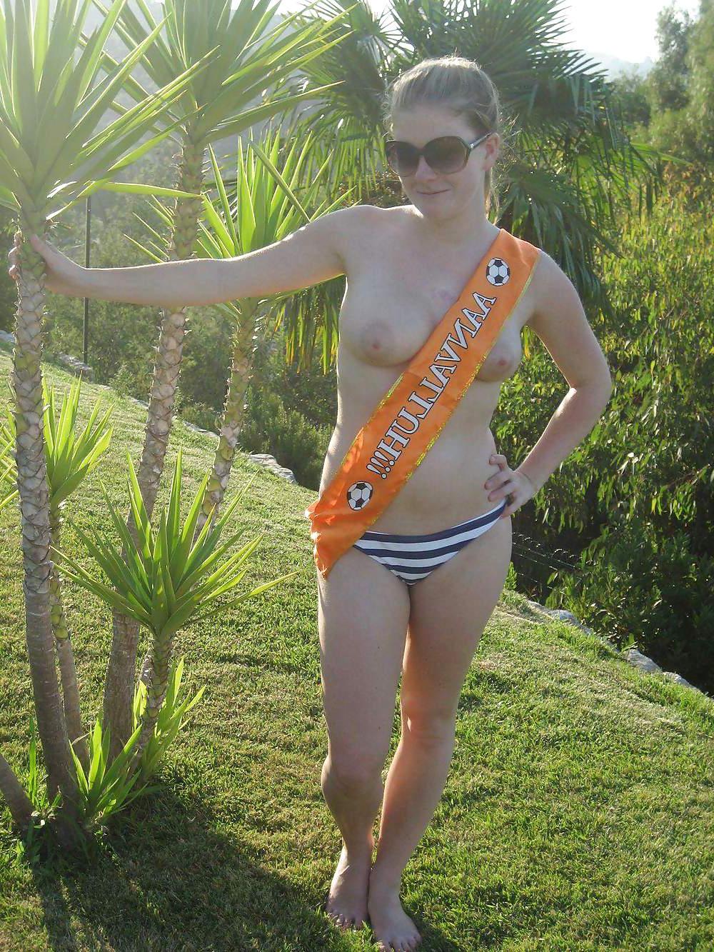 25P Girls on vacation