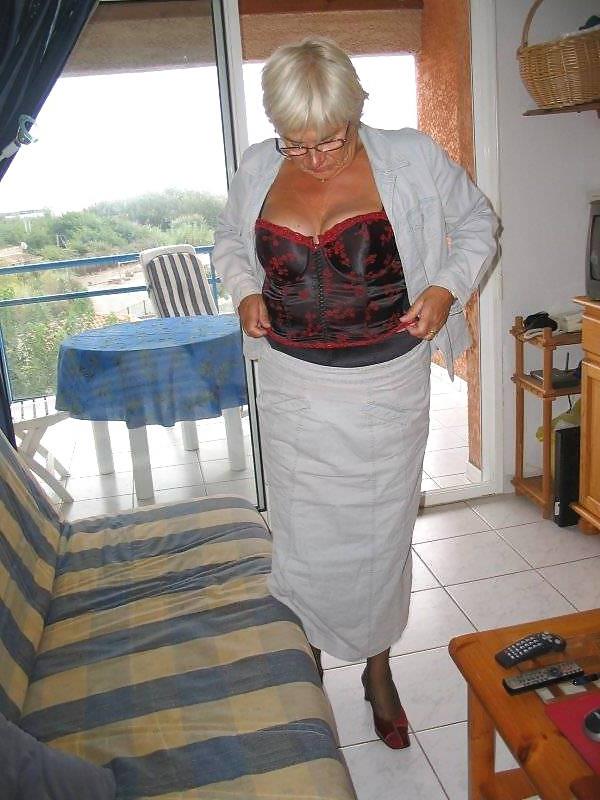 25P Mature Beauty - Annick 21
