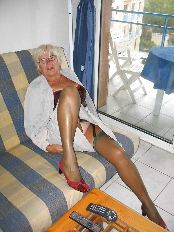 25P Mature Beauty - Annick 21