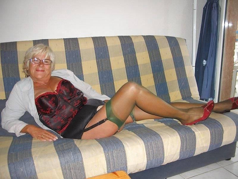 25P Mature Beauty - Annick 21