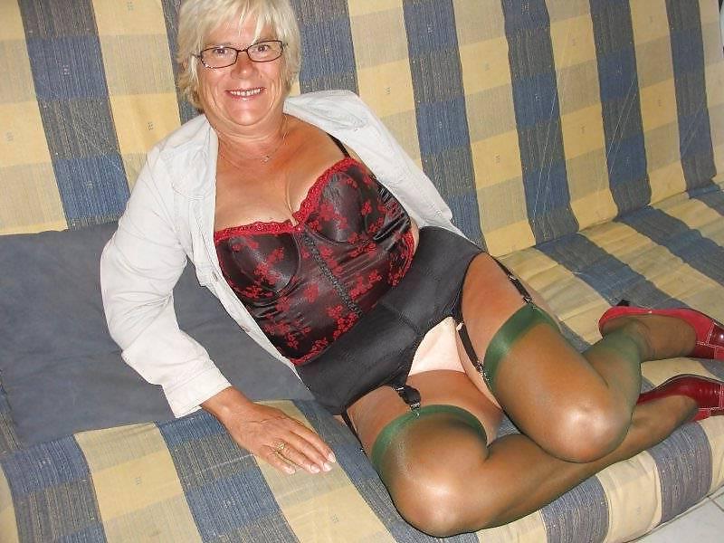 25P Mature Beauty - Annick 21