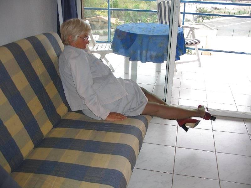 25P Mature Beauty - Annick 21