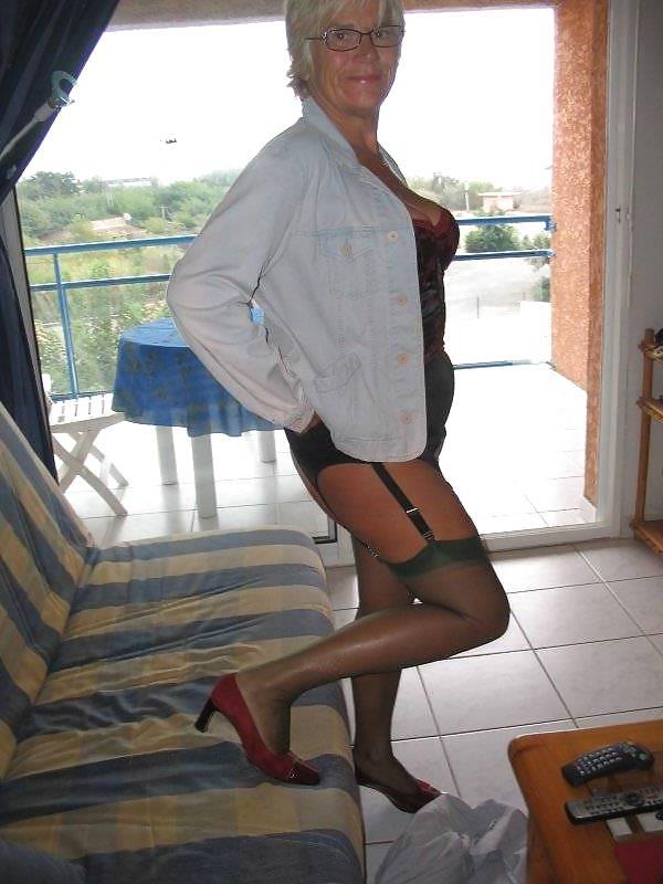 25P Mature Beauty - Annick 21