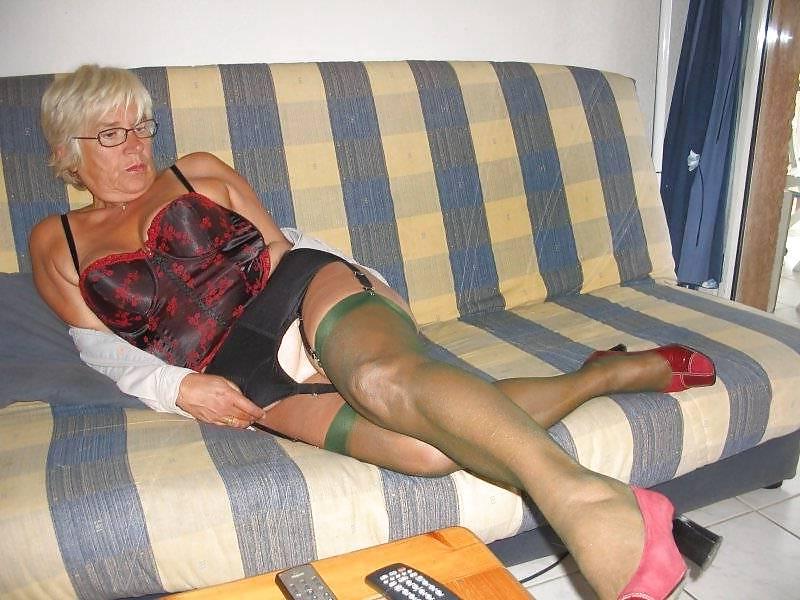 25P Mature Beauty - Annick 21