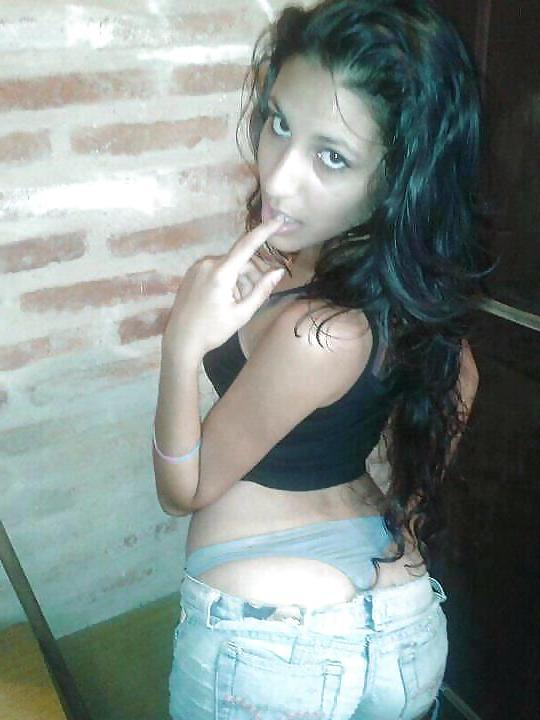 25P LATINAS SELF SHOTS