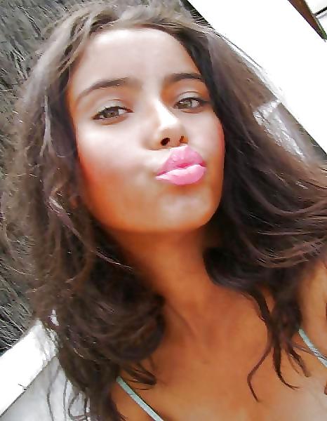 25P LATINAS SELF SHOTS