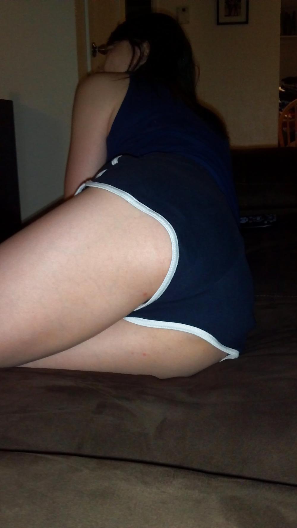 22P Her downblouse and sexy shorts