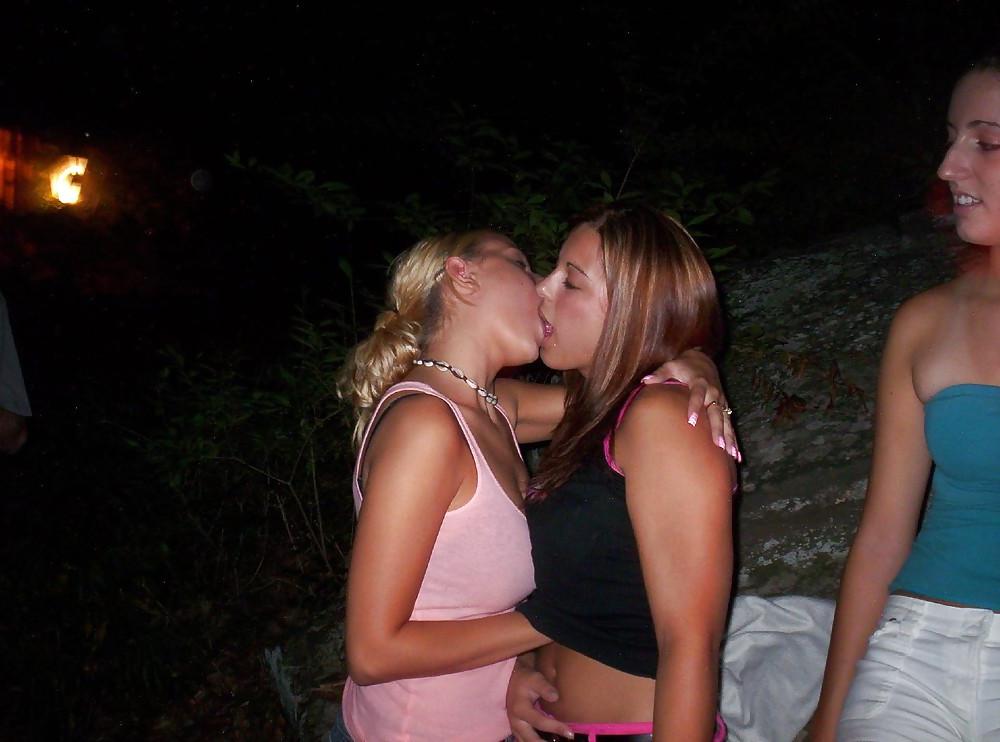 25P Girls Kissing Girls pt3