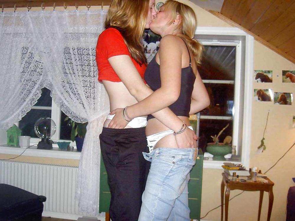 25P Girls Kissing Girls pt3
