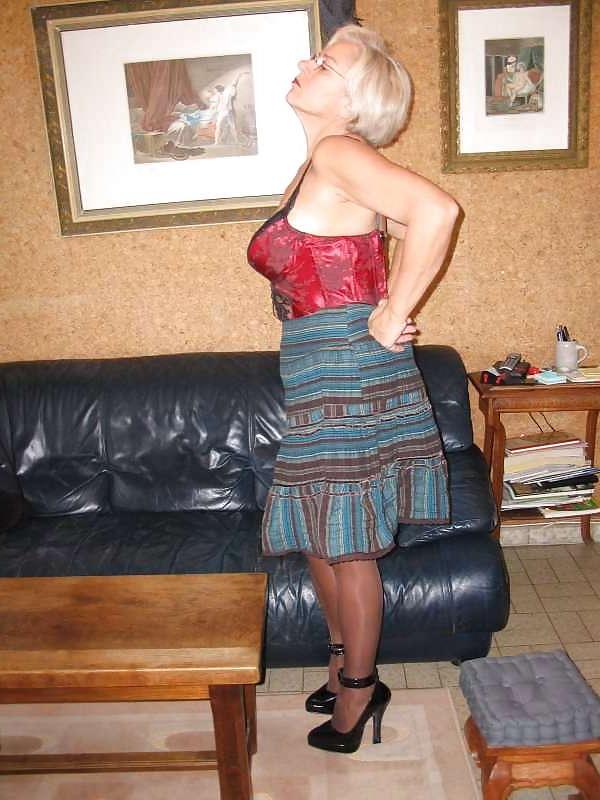 25P Mature Beauty - Annick 33