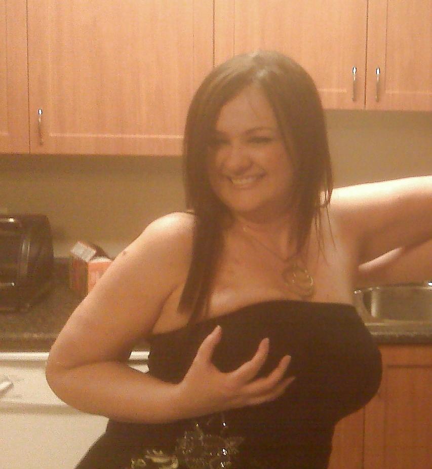 8P Want to see me topless ?