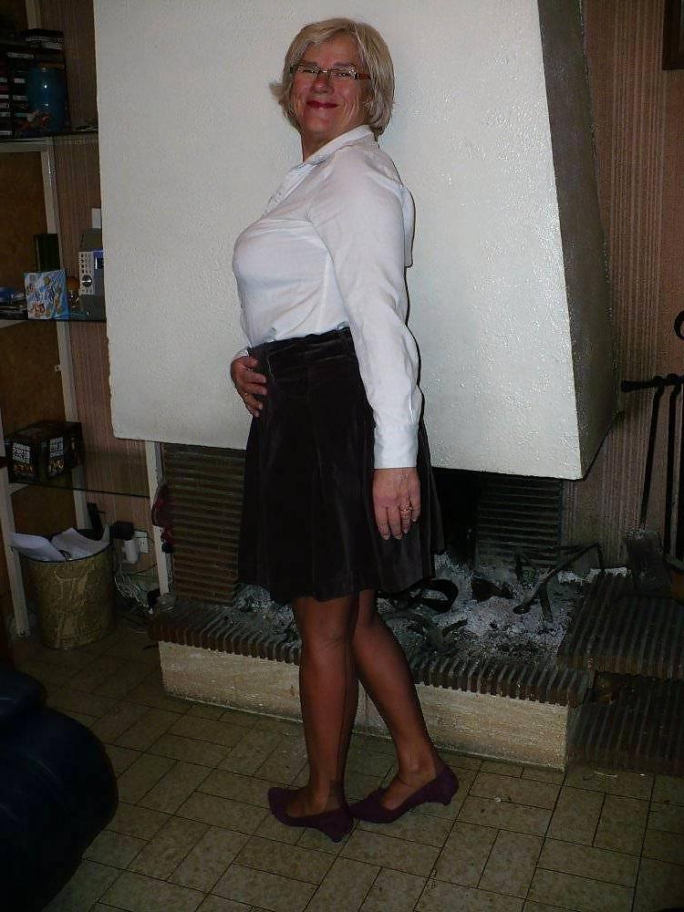 25P Mature Beauty - Annick 35