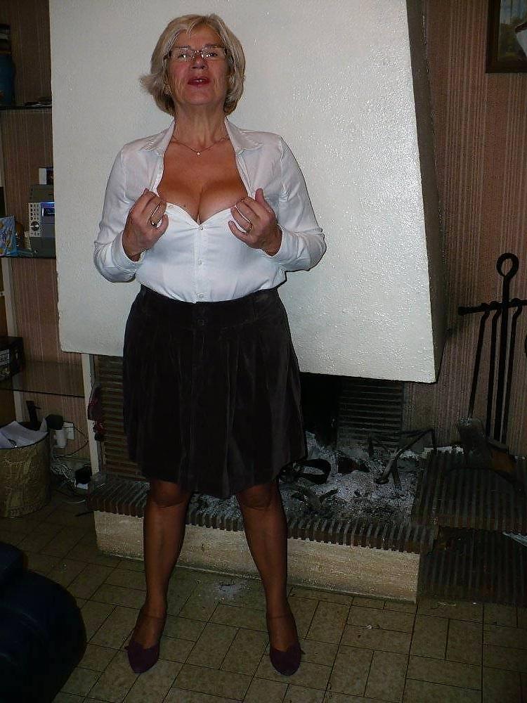 25P Mature Beauty - Annick 35
